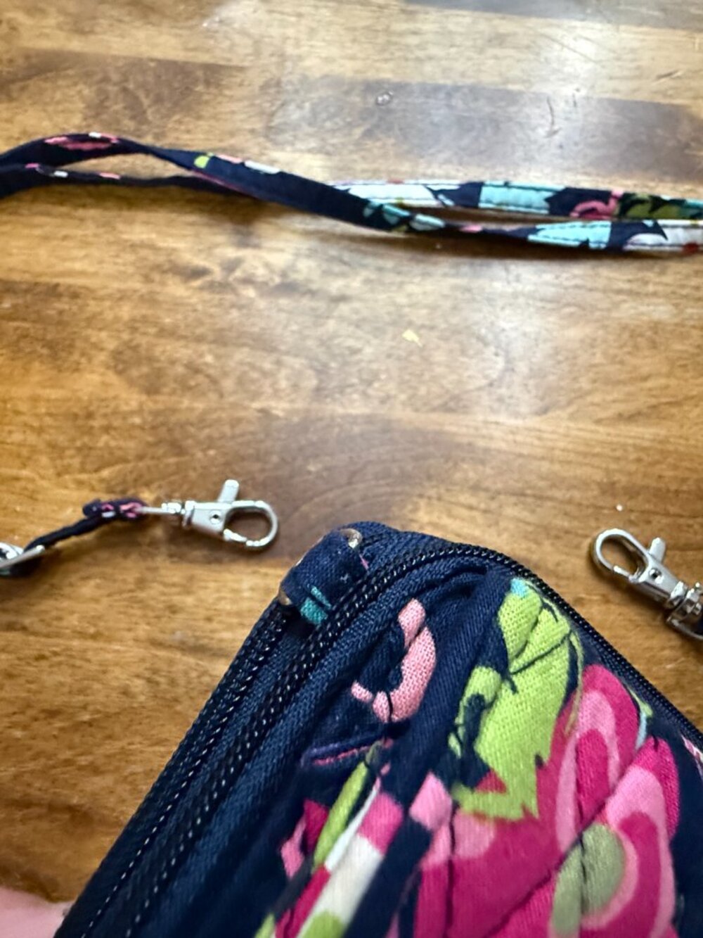 Vera Bradley All-In-One Crossbody Wallet, Retired "Ribbons" NWOT - Picture 7 of 16